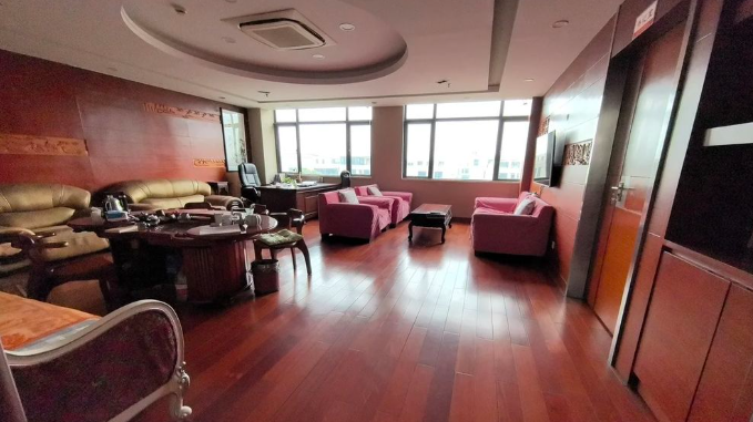 金铭大厦小整层办公室出售,随时可以看房,欢迎来电!