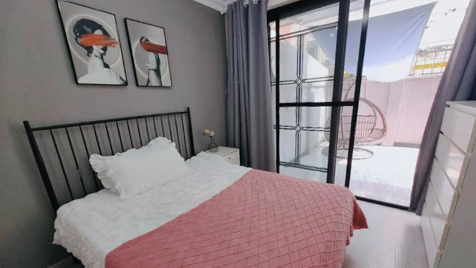 浦东大道地铁口100米！双南2房带大院子！近陆家嘴，世纪大道