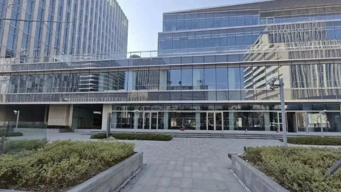 一楼临街,面宽40米,落地窗,无柱,超适合展厅,楼集聚区